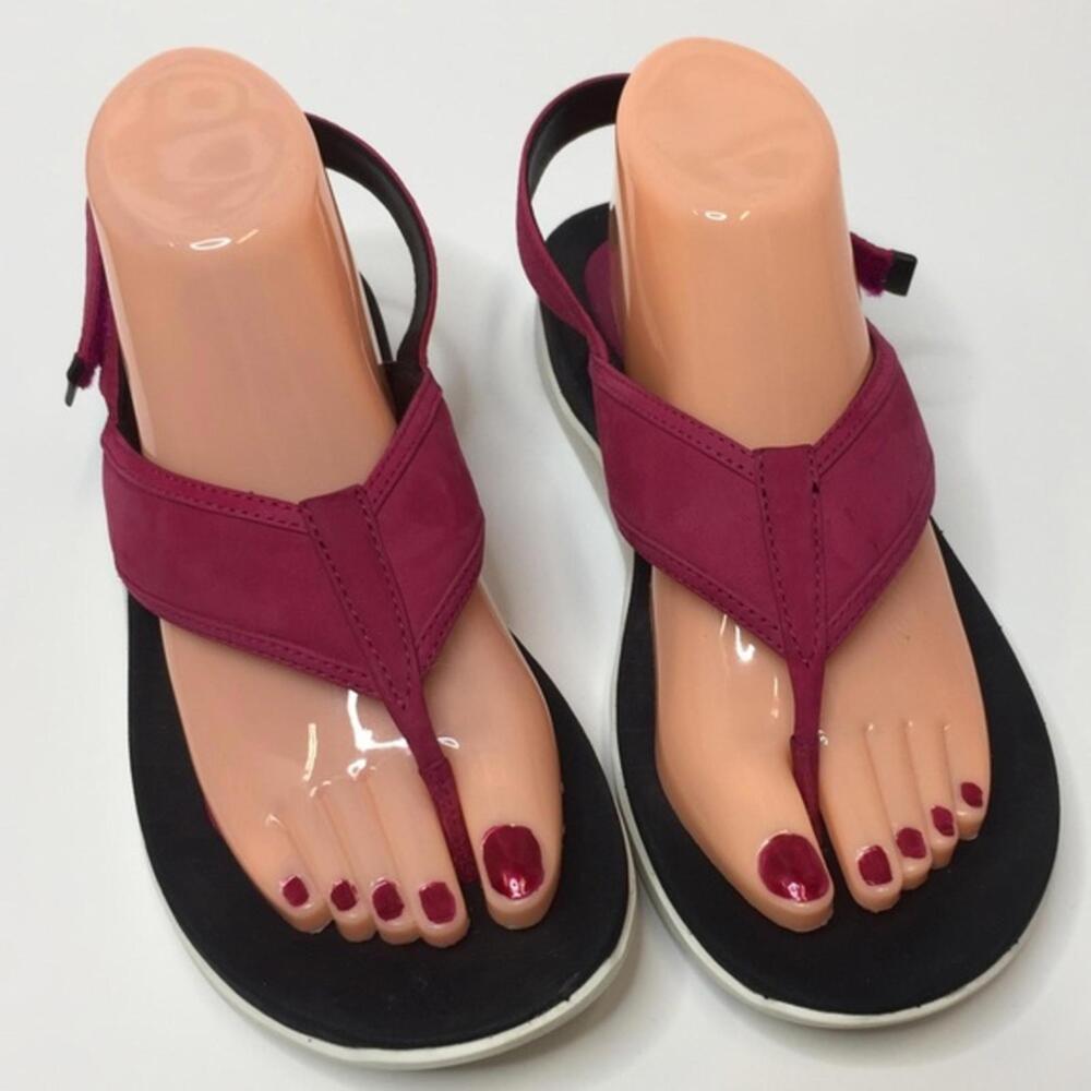 Clark’s fuscia sandals‎ with backstrap size 9